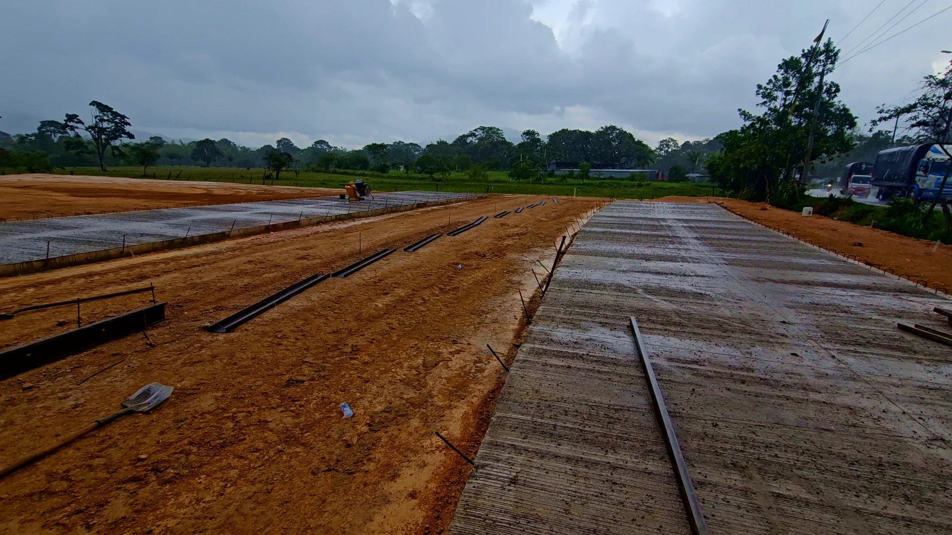 CAMPOS SAAB, Construyendo progreso: infraestructura vial en concreto que impulsa el desarrollo urbano. - imagen 3